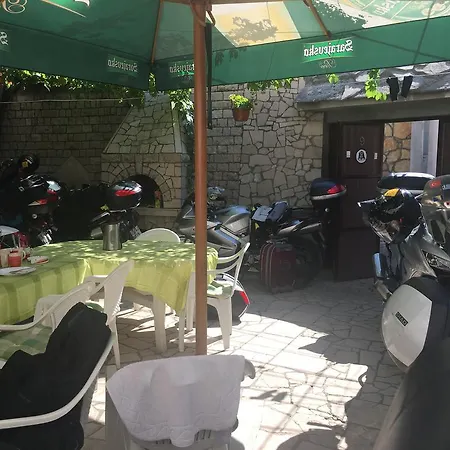 Adi Πανσιόν 2*